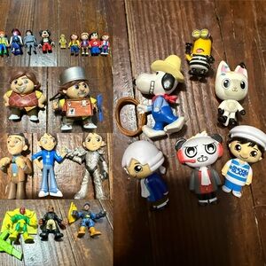 Mixed Action Figure & Toy Lot – Marvel, Playmobil, Mickey Mouse, Snoopy, Minions